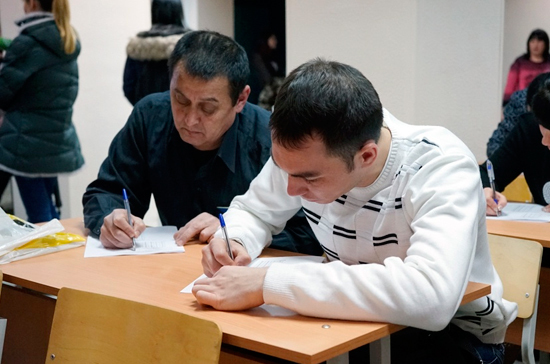 В России стало больше образованных мигрантов