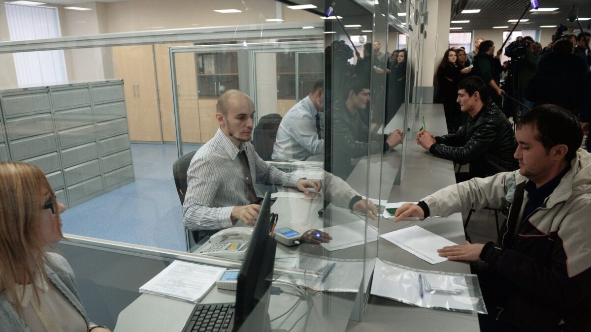 В России упростят оформление трудовых патентов для мигрантов