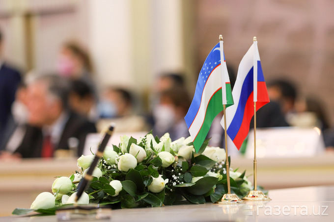 РФ ратифицировала соглашение о продлении пребывания узбекистанцев без регистрации до 15 дней