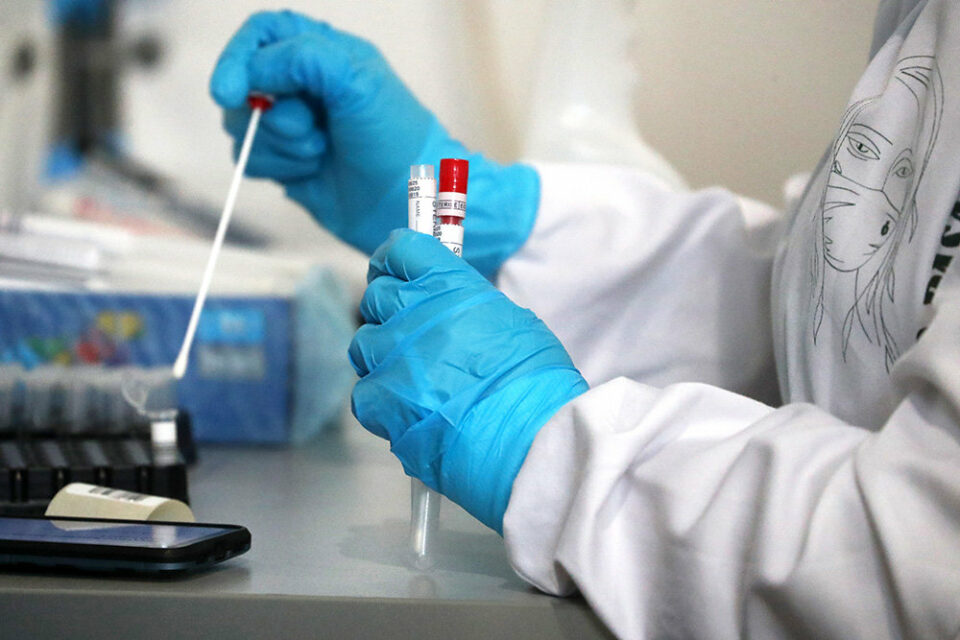 В Якутии за последние сутки выявлено 82 новых случая коронавируса Из них максимальное количество заболевших в Якутске — 18 случаев